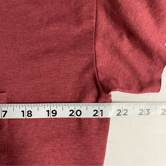 Vuori Red Crop Tee Medium - Picture 5 of 7